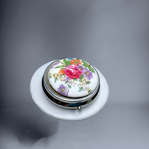 🌺Vintage Floral Pill/Trinket Box - Picture 8 of 12